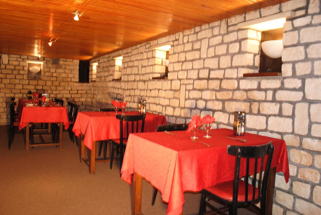 Taverne De La Paix La Ferte-Mace エクステリア 写真